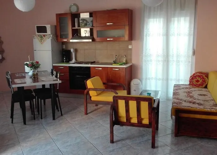 Apartament On 4th Floor With A Huge Balcony! 10 Min Away From Metro! *