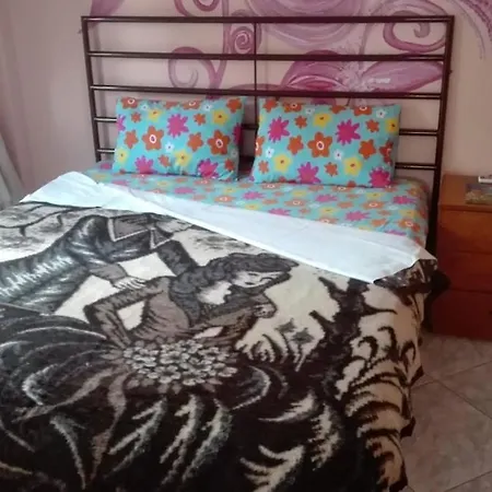 On 4th Floor With A Huge Balcony! 10 Min Away From Metro! דירה