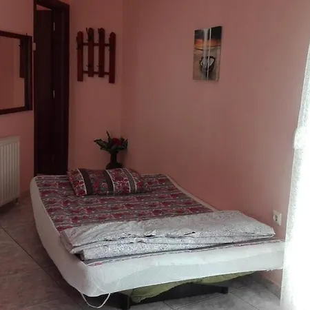 On 4th Floor With A Huge Balcony! 10 Min Away From Metro! דירה *