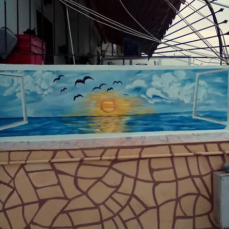 On 4th Floor With A Huge Balcony! 10 Min Away From Metro! Tesalónica