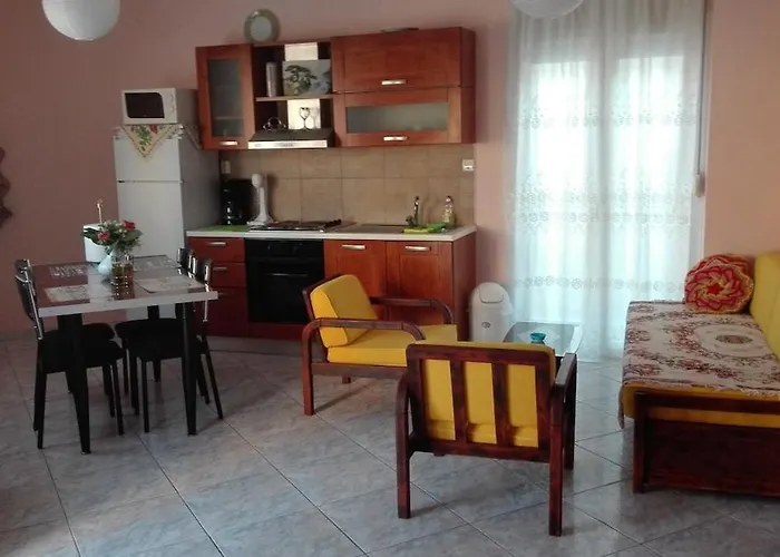 On 4th Floor With A Huge Balcony! 10 Min Away From Metro!
