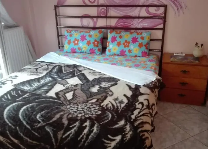 On 4th Floor With A Huge Balcony! 10 Min Away From Metro! Apartament