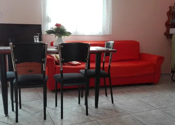 On 4th Floor With A Huge Balcony! 10 Min Away From Metro!