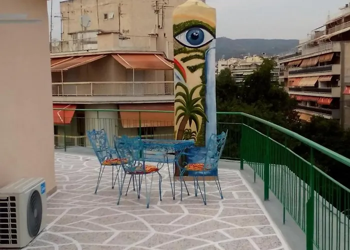 Apartment On 4th Floor With A Huge Balcony! 10 Min Away From Metro!